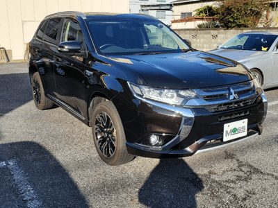 Mossガレージの中古車買取実績｜三菱 アウトランダー PHEV｜東京都練馬区のお客様｜2016(平成28)年07月登録｜走行距離12,642km